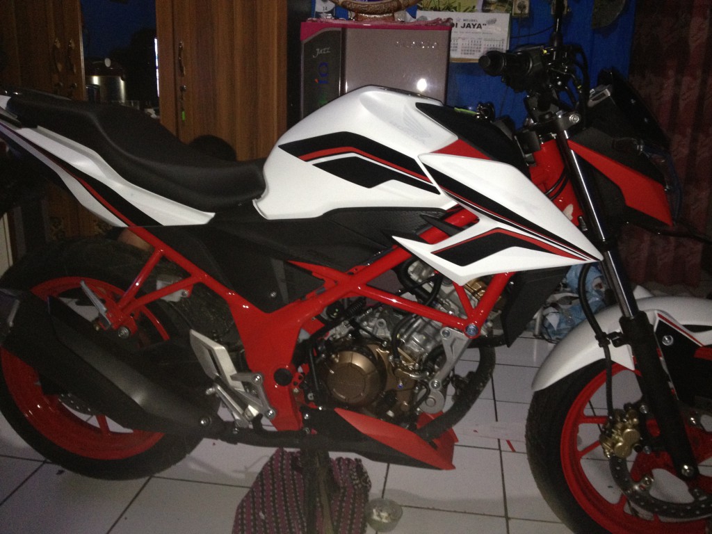 WRAPPING POLET STICKER GRAFIS CB150R BANDUNG POLET CUTTING